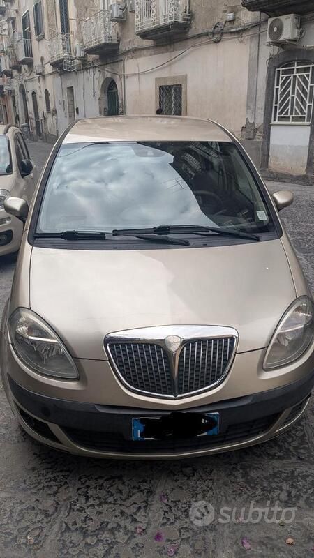 Usata Lancia Musa 95 CV (69 kW) 2007 Oro Monovolume
