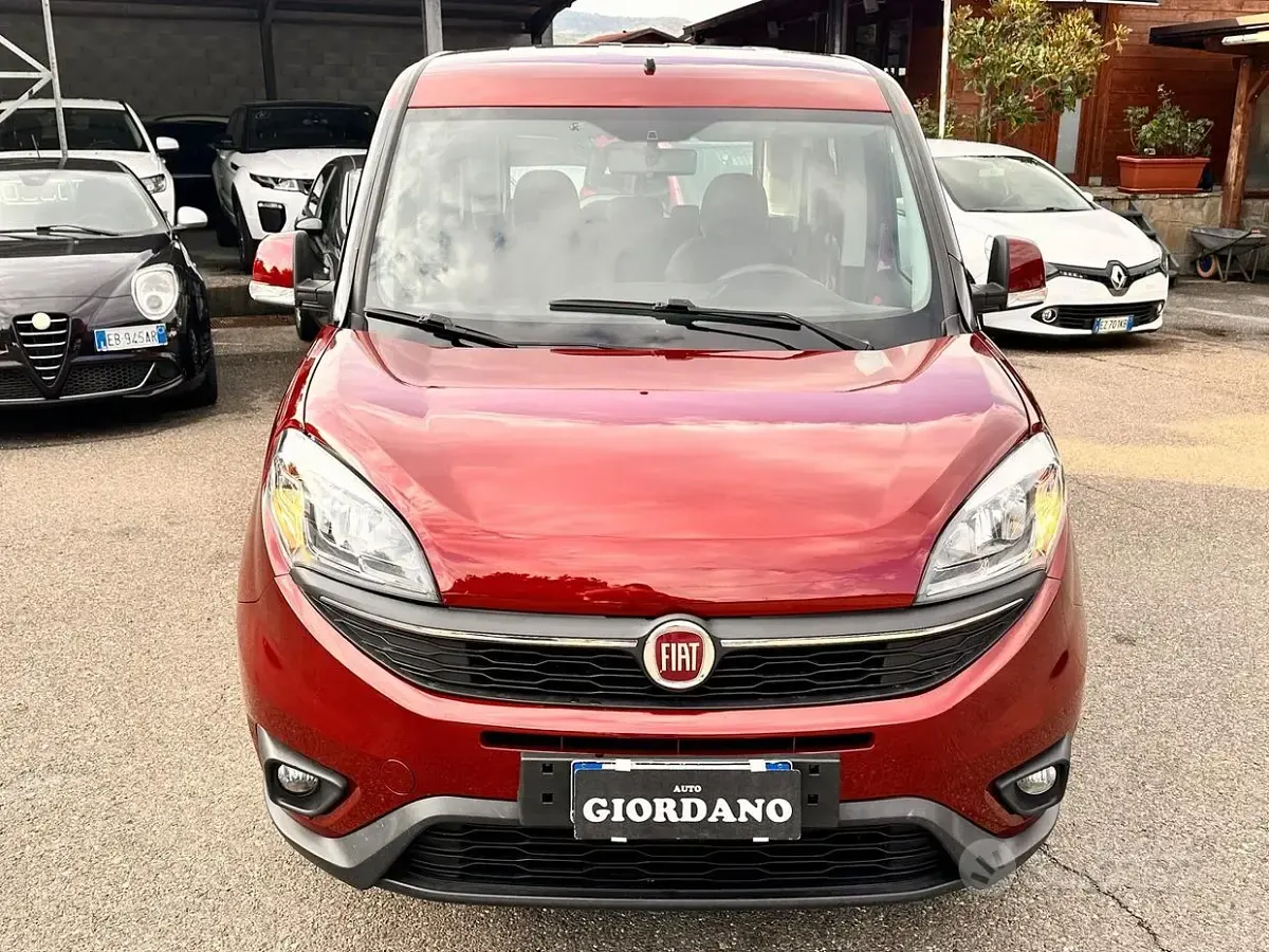 Usata Fiat Doblò Lounge 120 CV (88 kW) 2016 Viola Monovolume