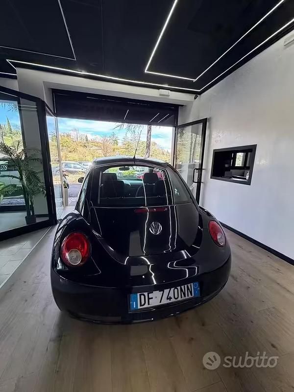 Usata VW New Beetle 105 CV (77 kW) 2008 Nero Utilitaria