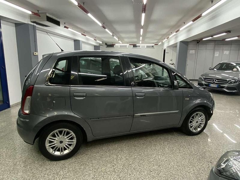 Usata Lancia Musa 77 CV (56 kW) 2011 Grigio Monovolume