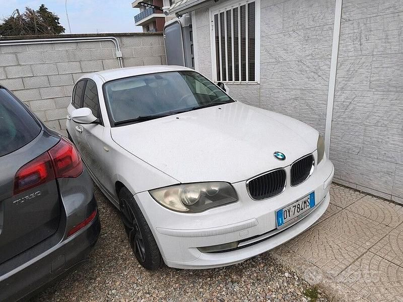 Usata BMW 116 142 CV (104 kW) 2010 Bianco Utilitaria