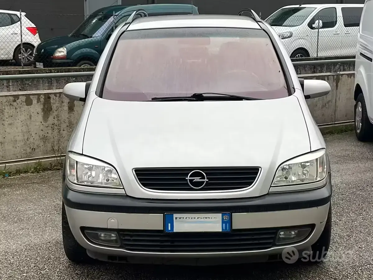 Usata Opel Zafira Elegance 125 CV (91 kW) 2002 Grigio Monovolume