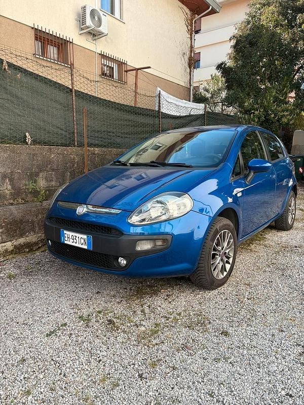 Usata Fiat Punto 77 CV (56 kW) 2011 Blu Utilitaria