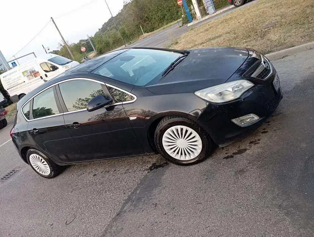 Usata Opel Astra Cosmo 110 CV (80 kW) 2011 Berlina