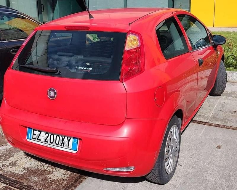 Usata Fiat Grande Punto 75 CV (55 kW) 2015 Rosso Utilitaria