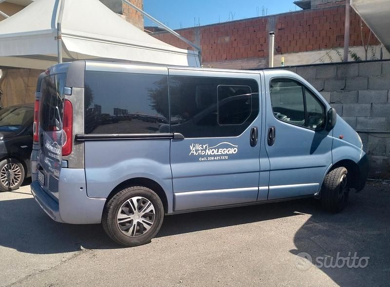 Usata Opel Vivaro 120 CV (88 kW) 2010 Blu Monovolume