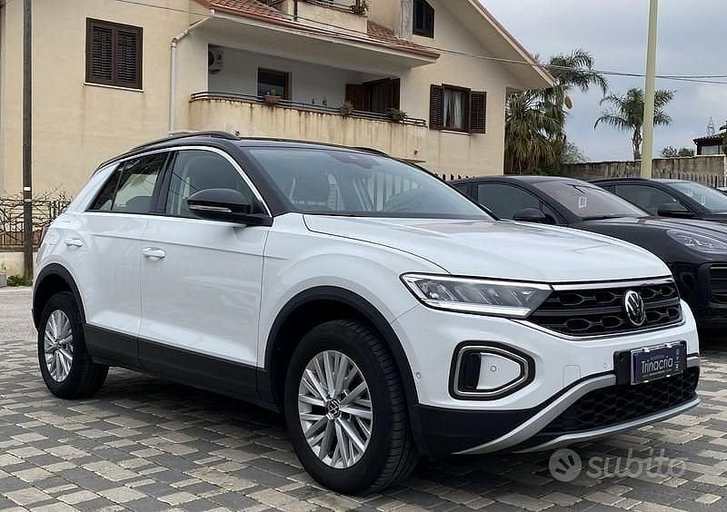 Usata VW T-Roc Life 116 CV (85 kW) 2024 Nero SUV