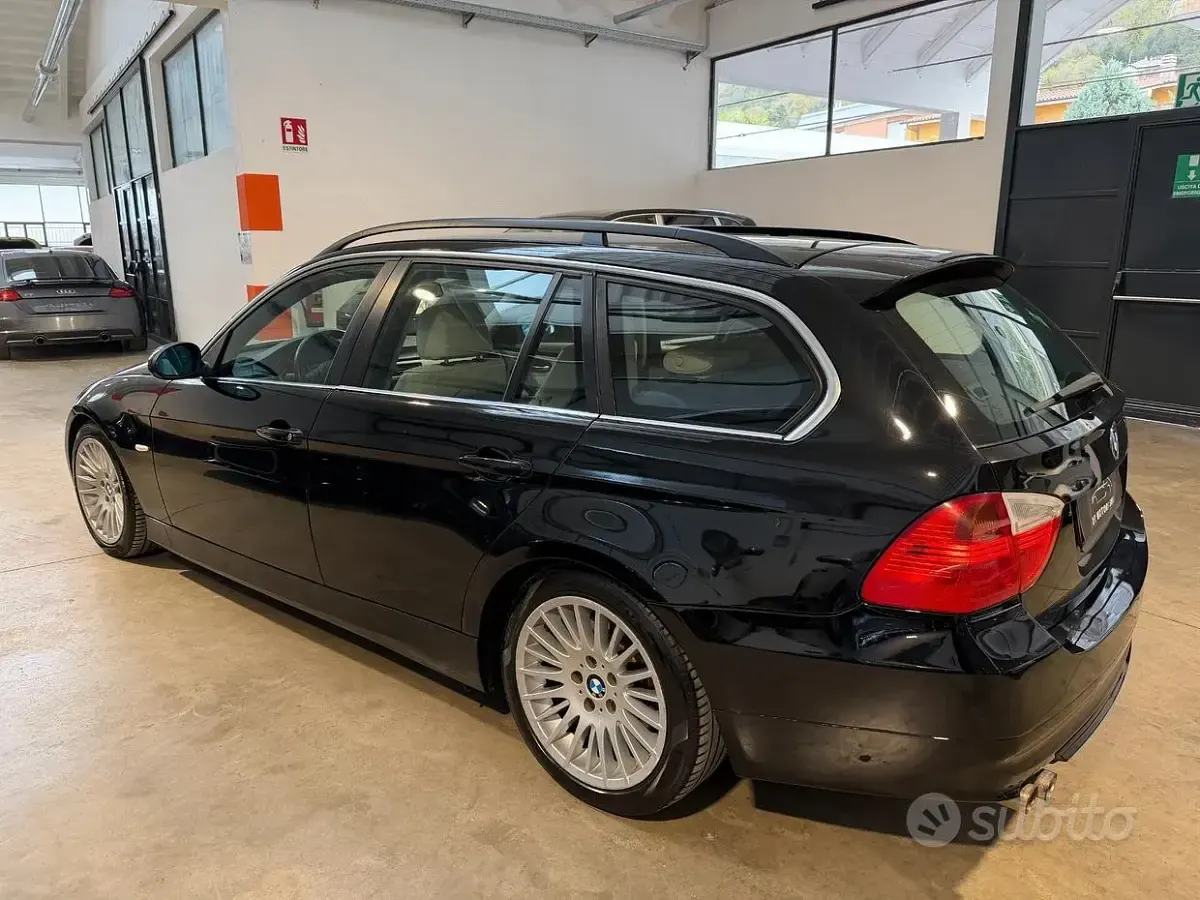 Usata BMW 325 Efficient Dynamics 218 CV (160 kW) 2005 Nero Station wagon