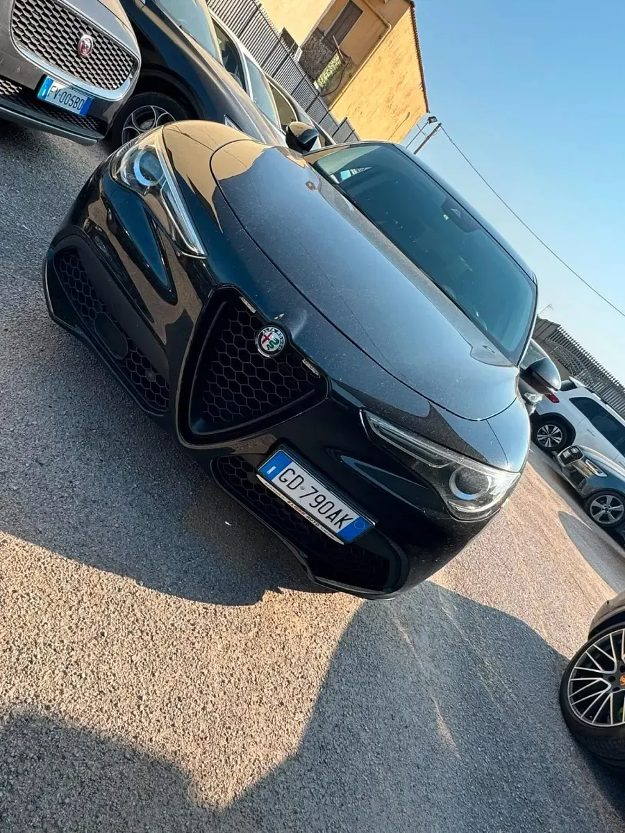 Usata Alfa Romeo Stelvio Tech Edition 160 CV (117 kW) 2020 Nero SUV