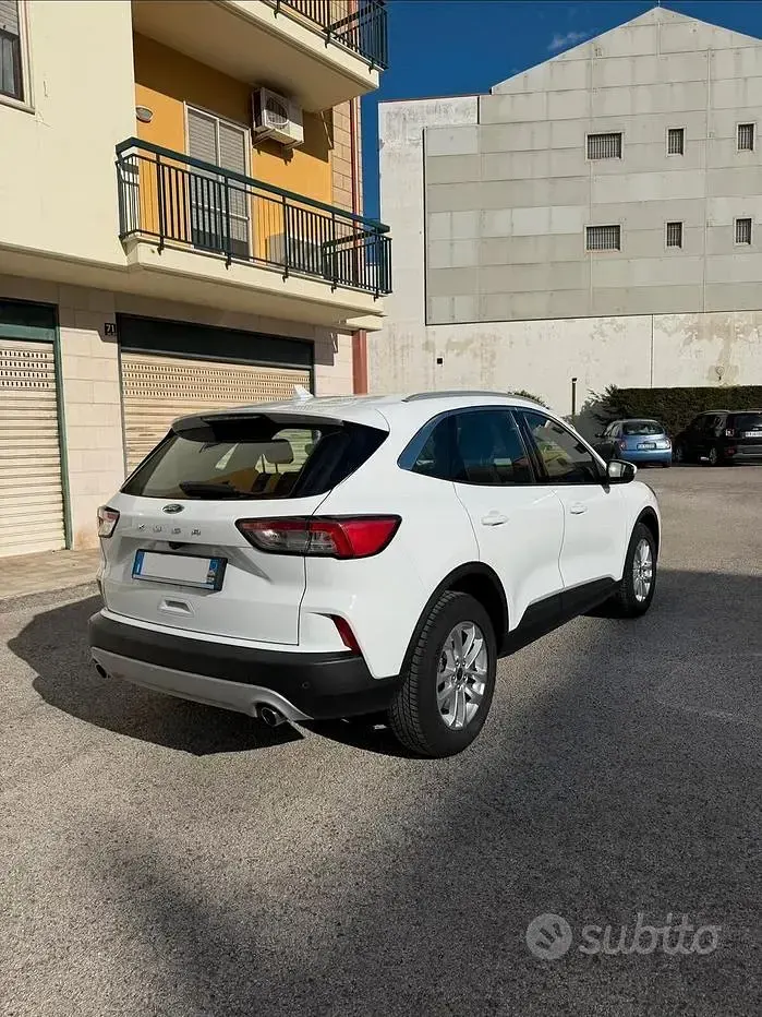 Usado Ford Kuga Business Edition 120 CV (88 kW) 2022 Blanco SUV