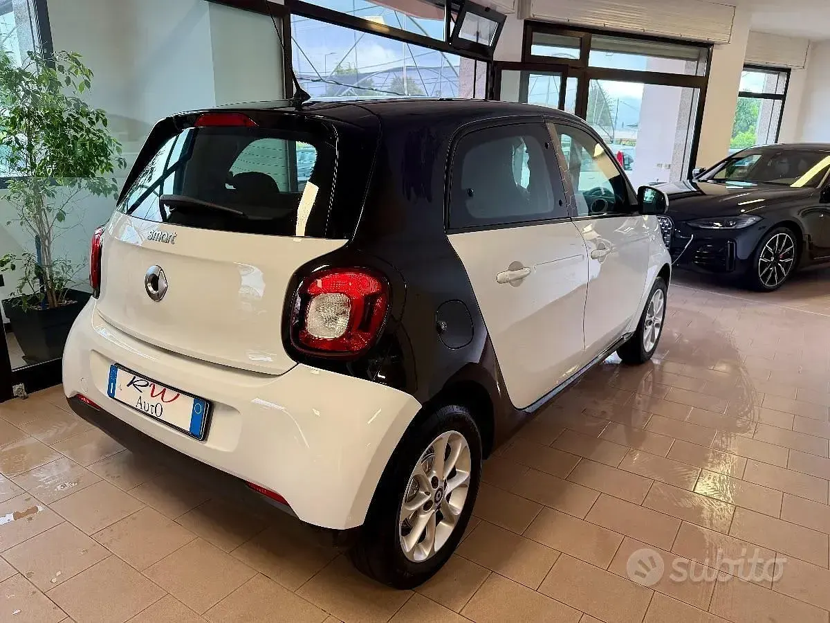 Usata Smart ForFour Prime 71 CV (52 kW) 2016 Bianco Utilitaria