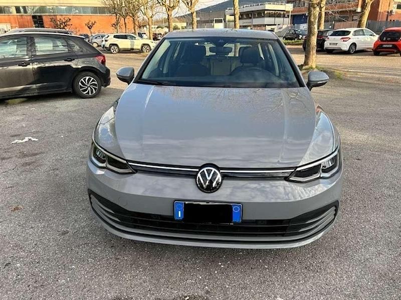 Usata VW Golf VIII Life 110 CV (80 kW) 2023 Grigio Berlina