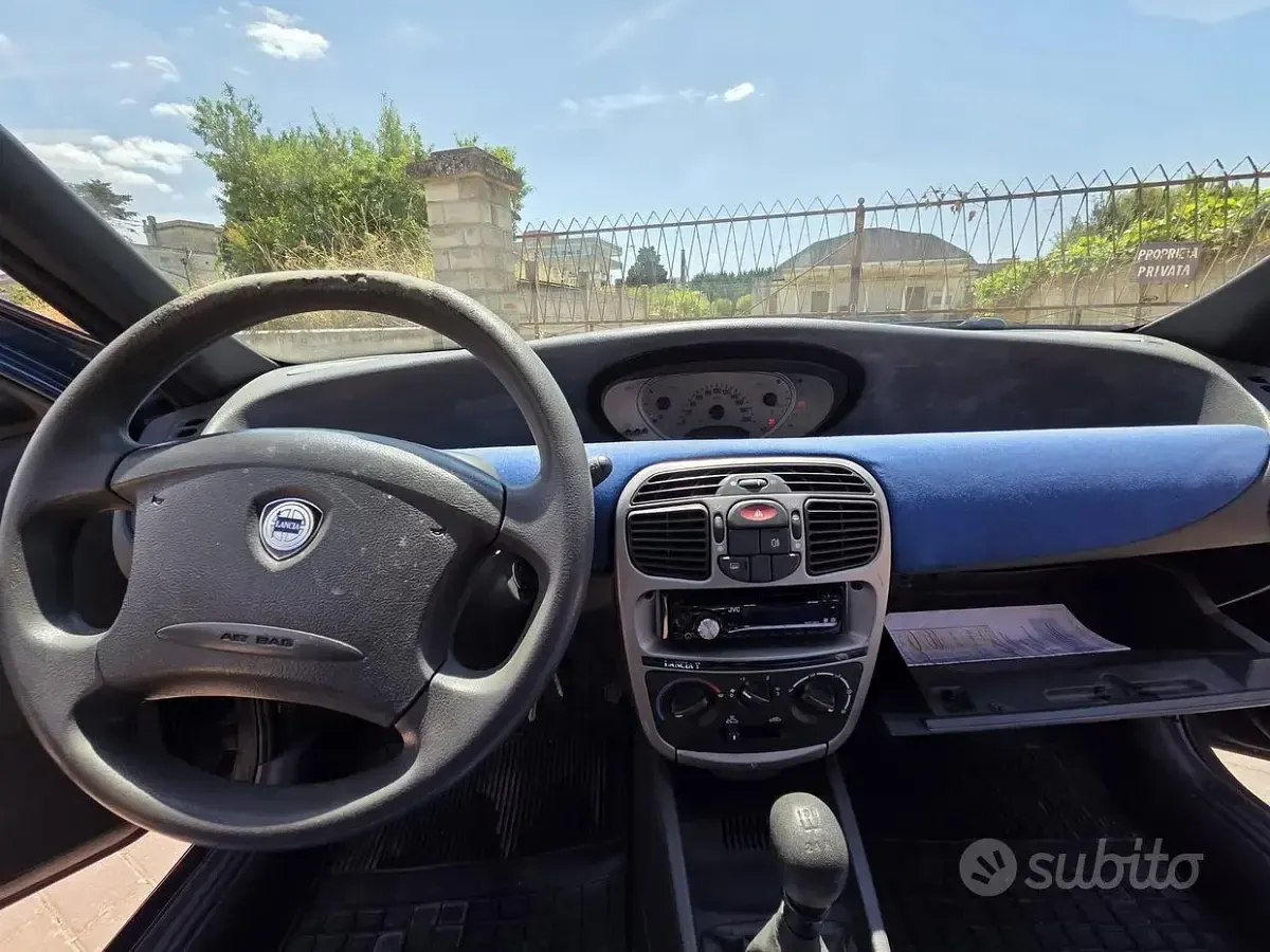 Usata Lancia Ypsilon 60 CV (44 kW) 2001 Utilitaria