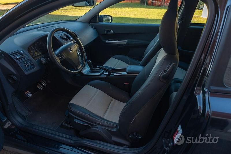 Usata Volvo C30 109 CV (80 kW) 2008 Nero Utilitaria