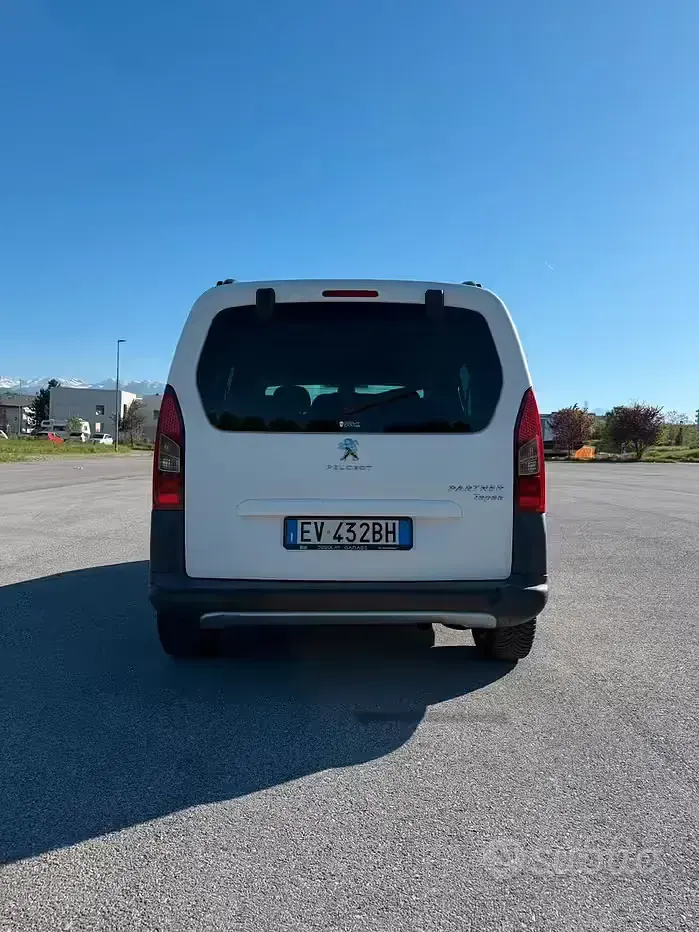 Gebraucht Peugeot Partner 92 PS (67 kW) 2014 Weiß Van / Kleinbus