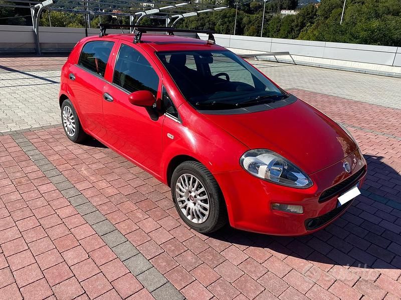Usata Fiat Punto Street 69 CV (50 kW) 2017 Rosso Utilitaria