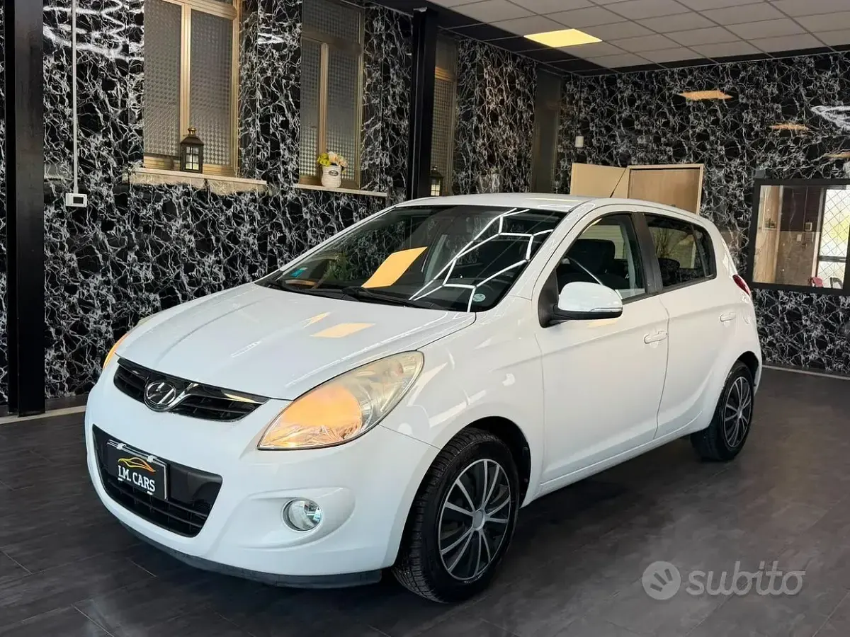 Usata Hyundai i20 Comfort 75 CV (55 kW) 2011 Bianco Utilitaria