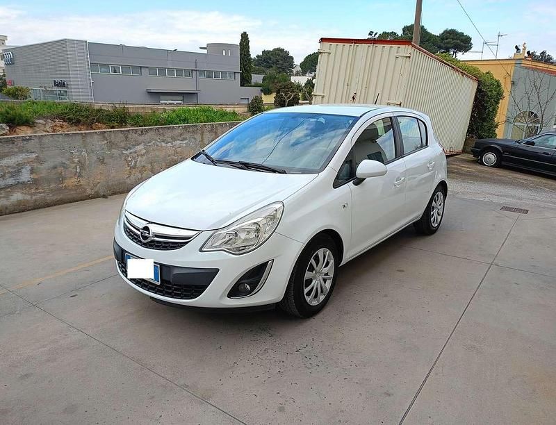 Usata Opel Corsa Edition 86 CV (63 kW) 2012 Bianco Utilitaria