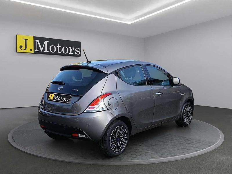 Usata Lancia Ypsilon Gold 69 CV (50 kW) 2023 Metallizzato Utilitaria