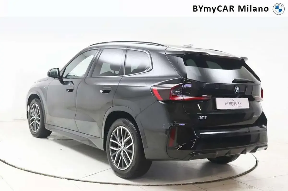 Usata BMW X1 M Sport 136 CV (100 kW) 2022 Black sapphire metallizzato SUV