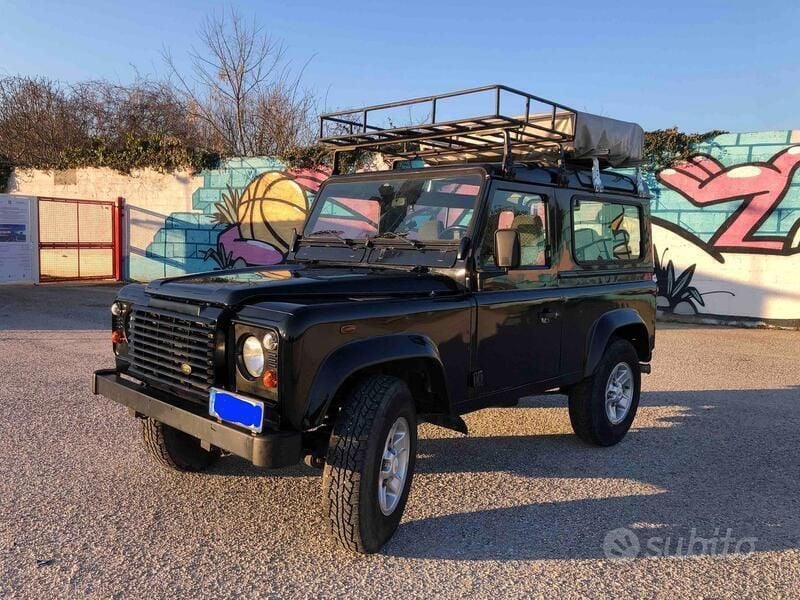 Nero Usata 2004 Land Rover Defender SUV | 23.000 € (Buon prezzo) - Immagine 1/4