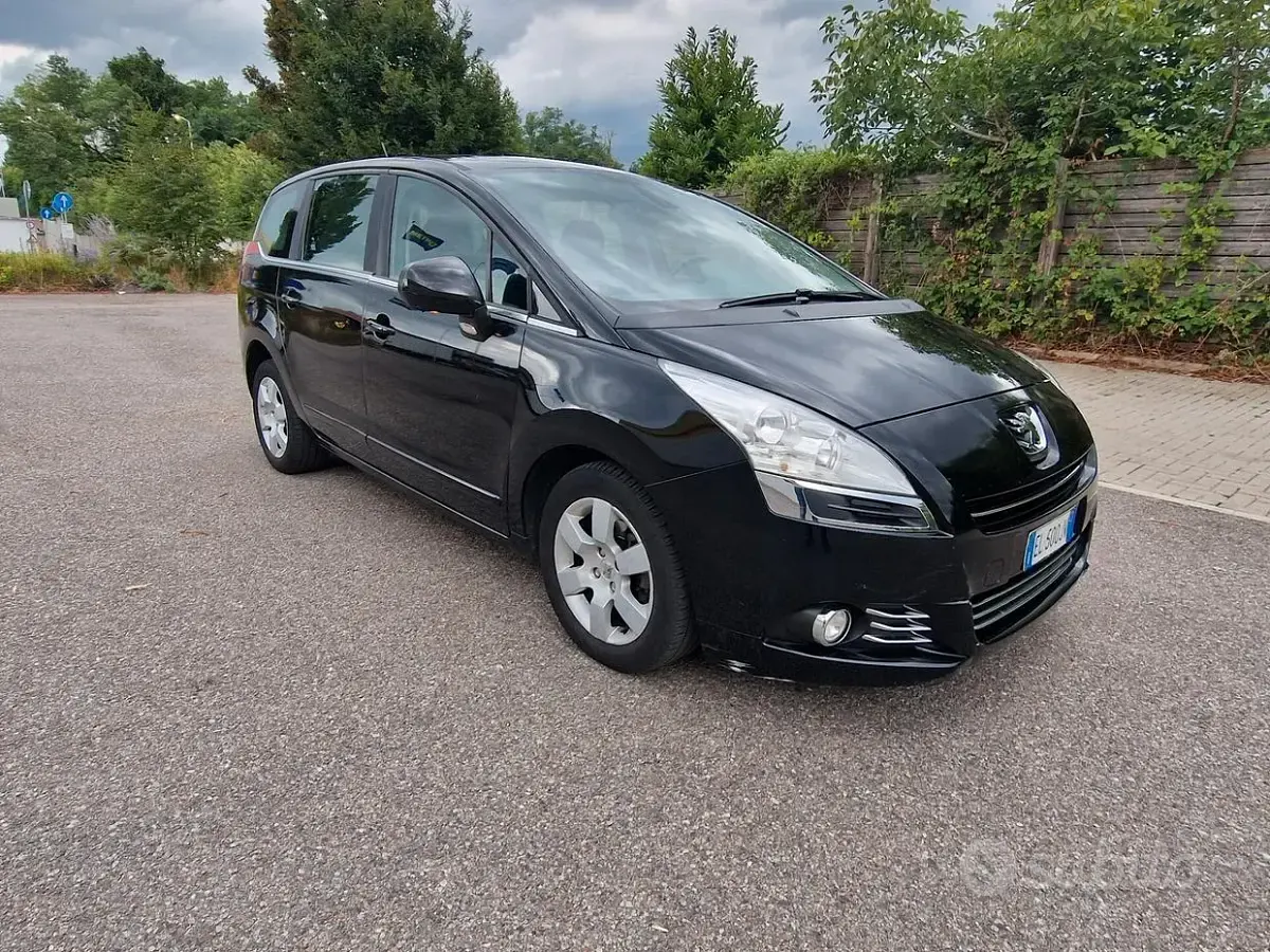 Gebraucht Peugeot 5008 112 PS (82 kW) 2011 Schwarz Van / Kleinbus