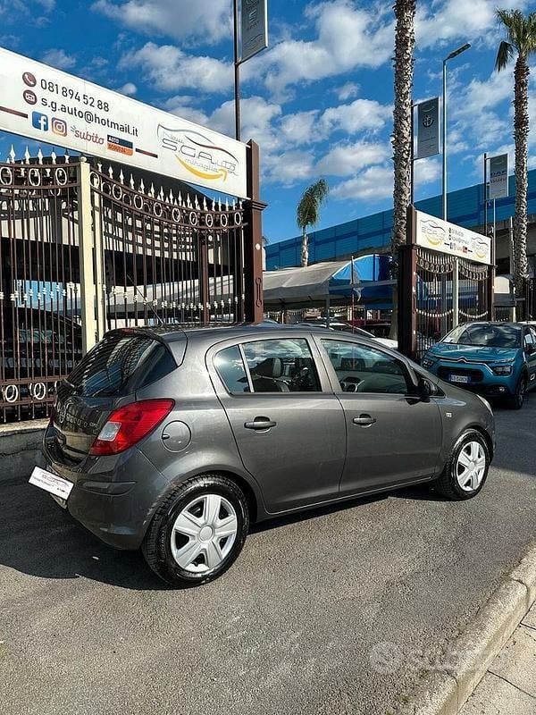Usata Opel Corsa 75 CV (55 kW) 2012 Grigio Berlina