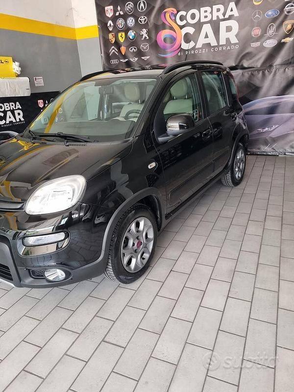 Usata Fiat Panda Trekking 85 CV (62 kW) 2014 Nero Utilitaria