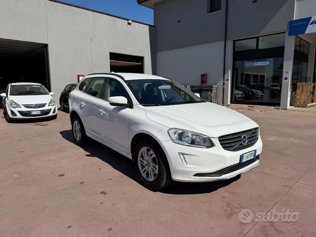 Usata Volvo XC60 R-Design 150 CV (110 kW) 2017 Bianco SUV