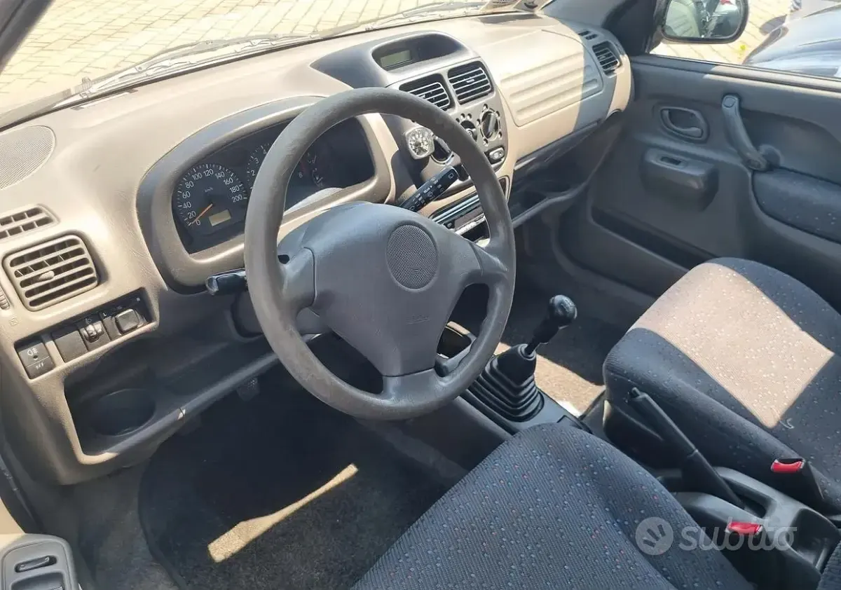 Usata Suzuki Ignis 83 CV (61 kW) 2001 Grigio Utilitaria