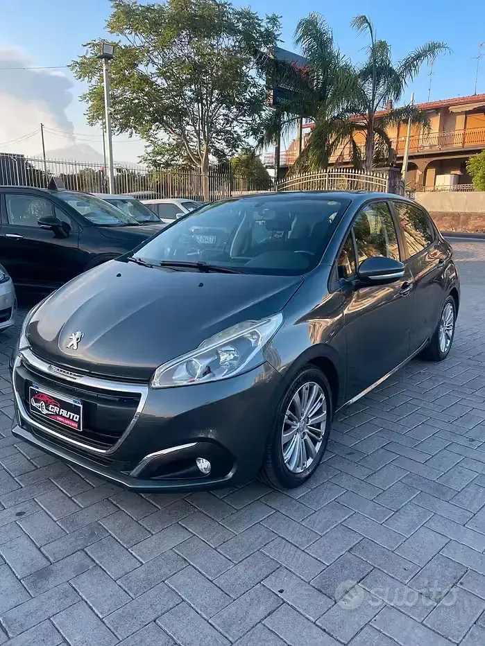 Usata Peugeot 208 Allure 75 CV (55 kW) 2016 Grigio Utilitaria