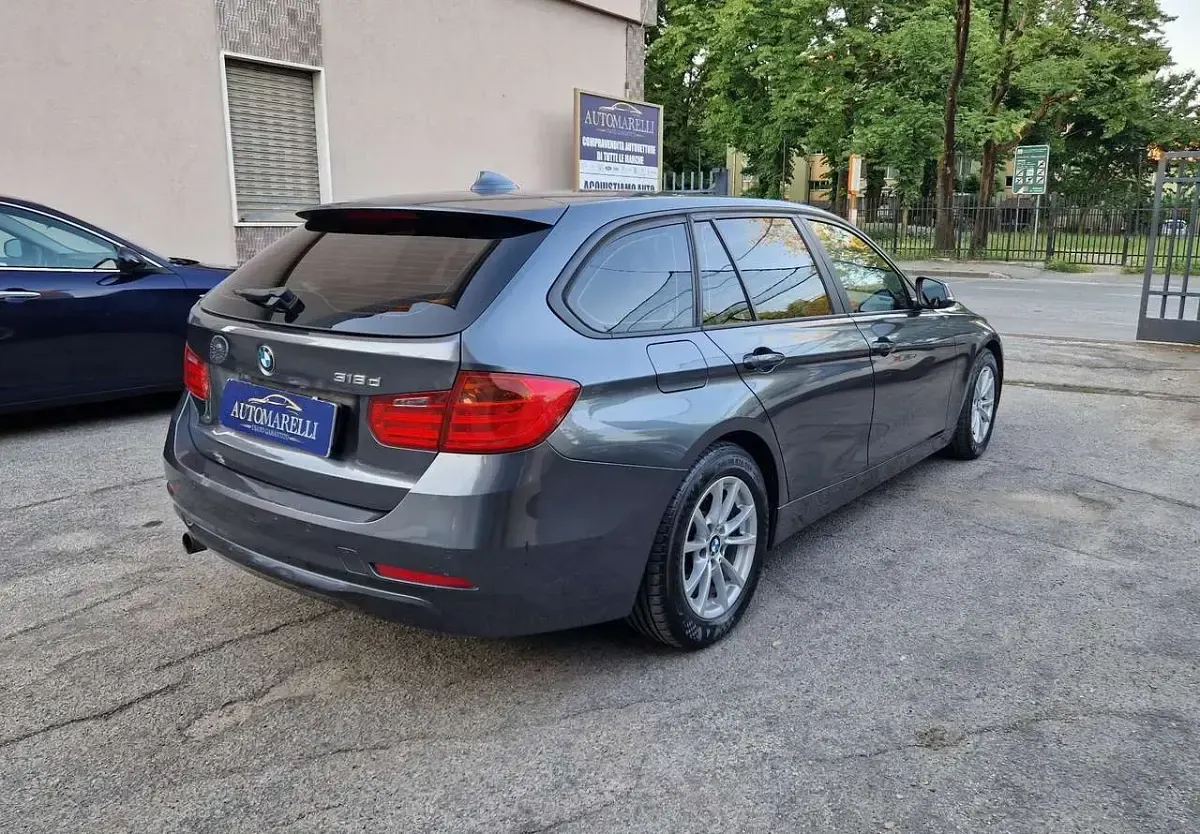 Begagnad BMW 318 Luxury Line 143 HK (105 kW) 2014 Grå Kombi