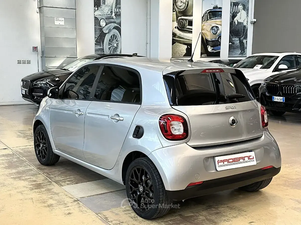 Usata Smart ForFour Prime 90 CV (66 kW) 2018 Oro Utilitaria