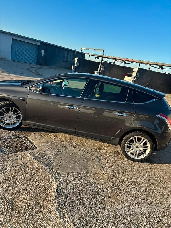 Usata Lancia Delta 120 CV (88 kW) 2009 Grigio Utilitaria