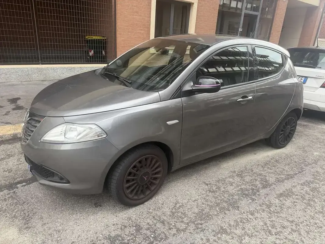 Usata Lancia Ypsilon Silver 69 CV (50 kW) 2013 Utilitaria