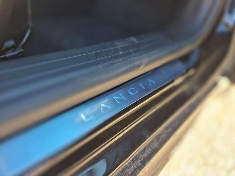 Usata Lancia Ypsilon 101 CV (74 kW) 2025 Nero Utilitaria