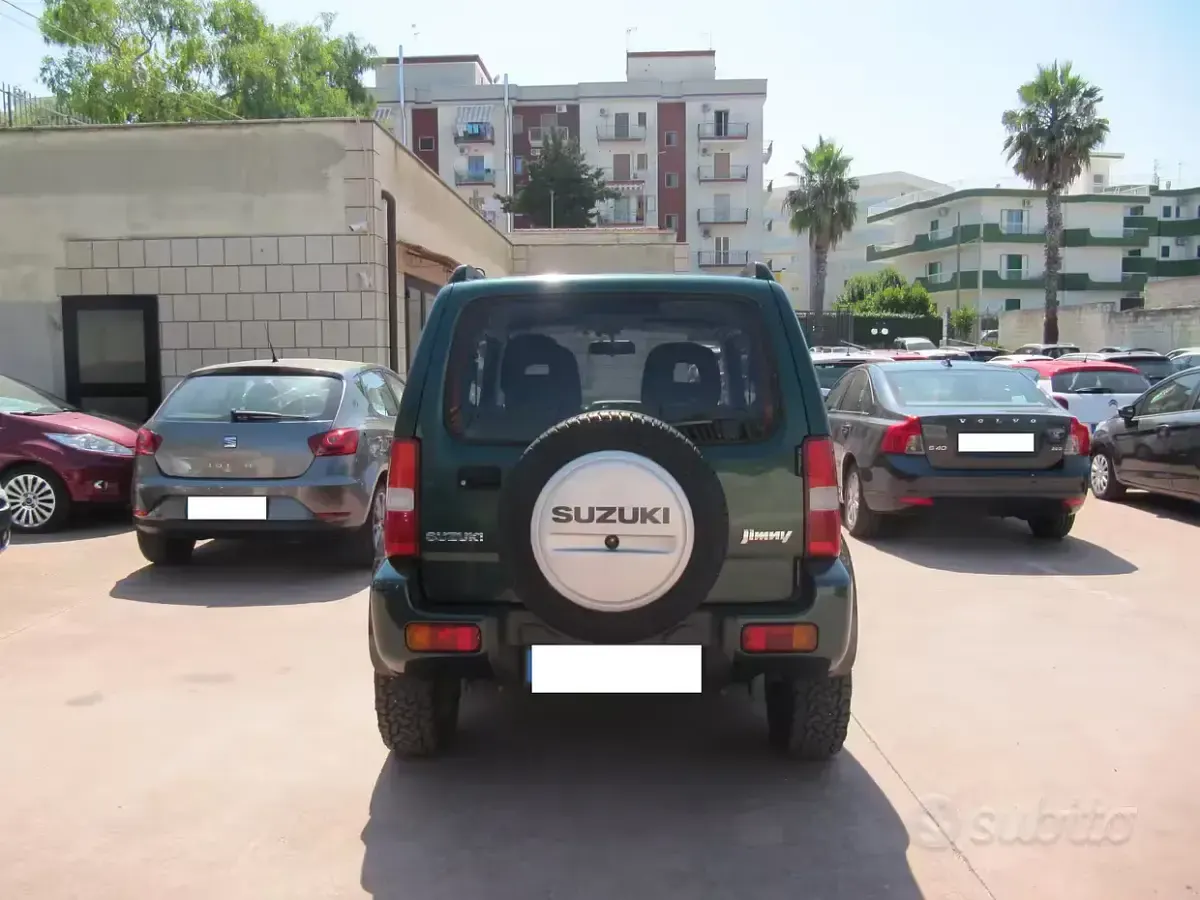 Usata Suzuki Jimny 86 CV (63 kW) 2005 Verde SUV