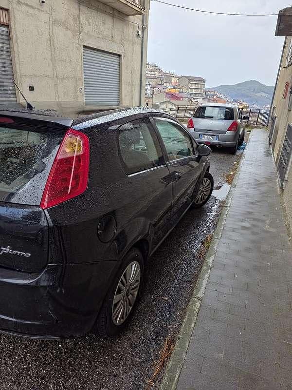 Usata Fiat Grande Punto Dynamic 75 CV (55 kW) 2006 Nero Utilitaria