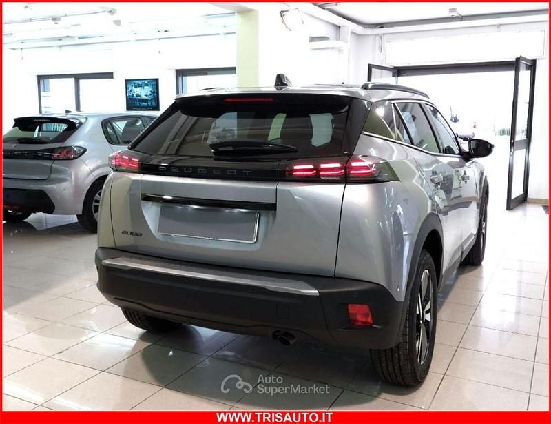 Usata Peugeot 2008 Allure 101 CV (74 kW) 2025 Argento SUV