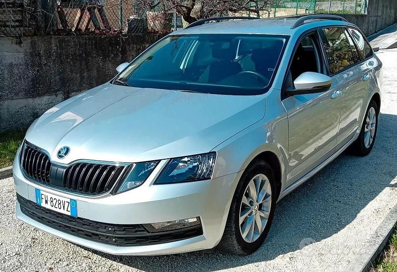 Usata Skoda Octavia 115 CV (84 kW) 2019 Grigio Station wagon