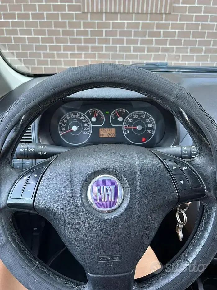 Usata Fiat Grande Punto 65 CV (47 kW) 2008 Grigio Utilitaria