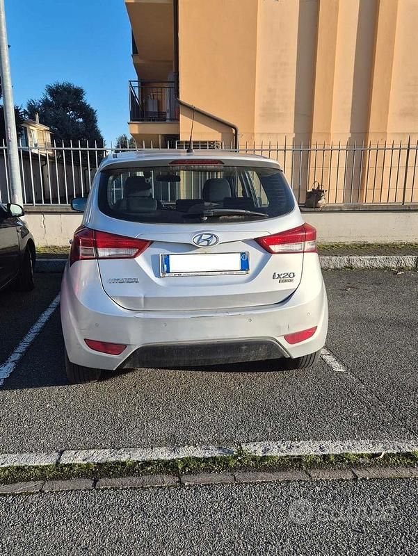Gebraucht Hyundai ix20 Style 90 PS (66 kW) 2011 Grau Kleinwagen