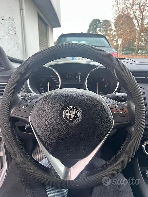 Usata Alfa Romeo Giulietta Super 120 CV (88 kW) 2017 Grigio Berlina