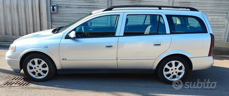 Usata Opel Astra Club 101 CV (74 kW) 2007 Argento Station wagon