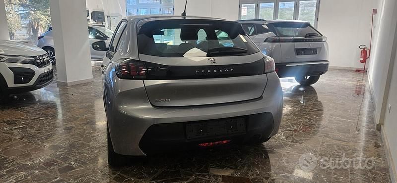 Usata Peugeot 208 Allure 101 CV (74 kW) 2023 Grigio Utilitaria