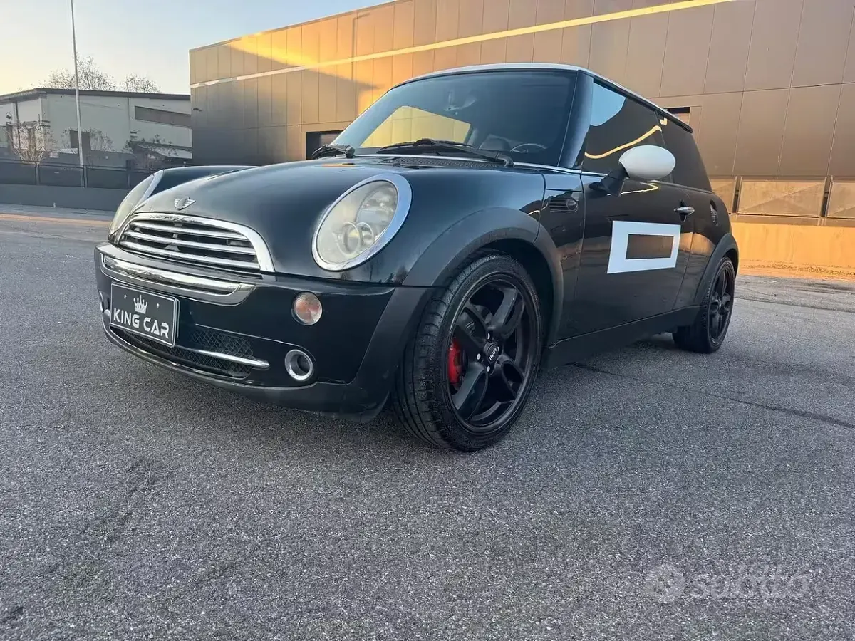Usata Mini Cooper 116 CV (85 kW) 2005 Nero Utilitaria
