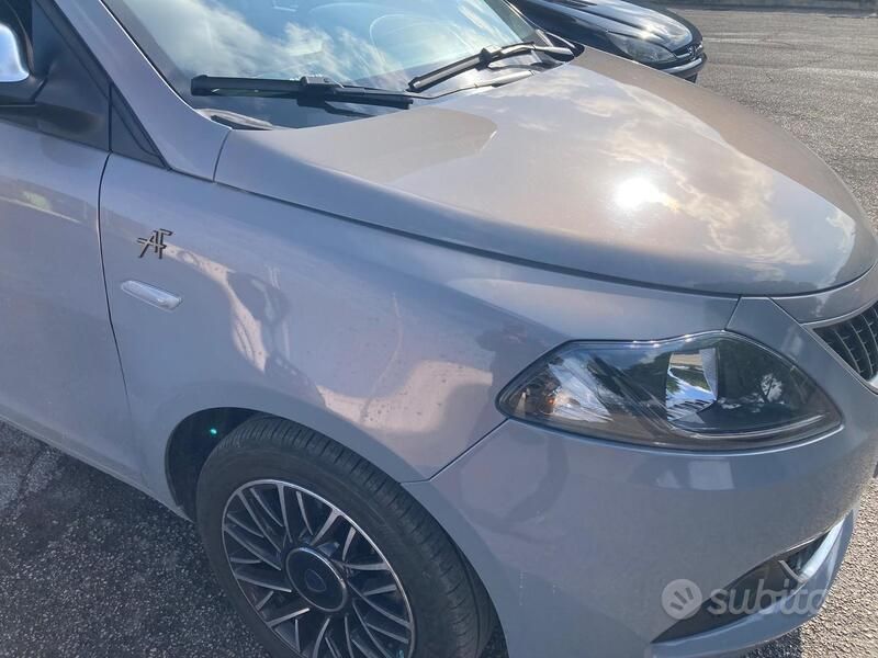 Usata Lancia Ypsilon 69 CV (50 kW) 2022 Grigio Utilitaria
