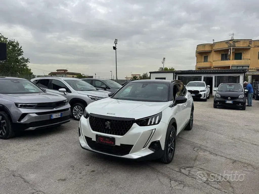 Usata Peugeot 2008 GT 131 CV (96 kW) 2021 Bianco SUV
