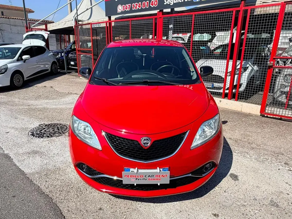 Usata Lancia Ypsilon Gold 69 CV (50 kW) 2016 Rosso Utilitaria