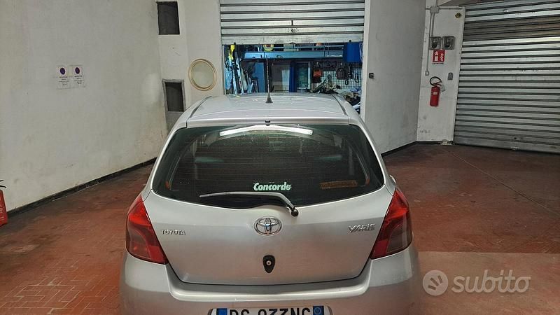 Usata Toyota Yaris 2008 Grigio Utilitaria